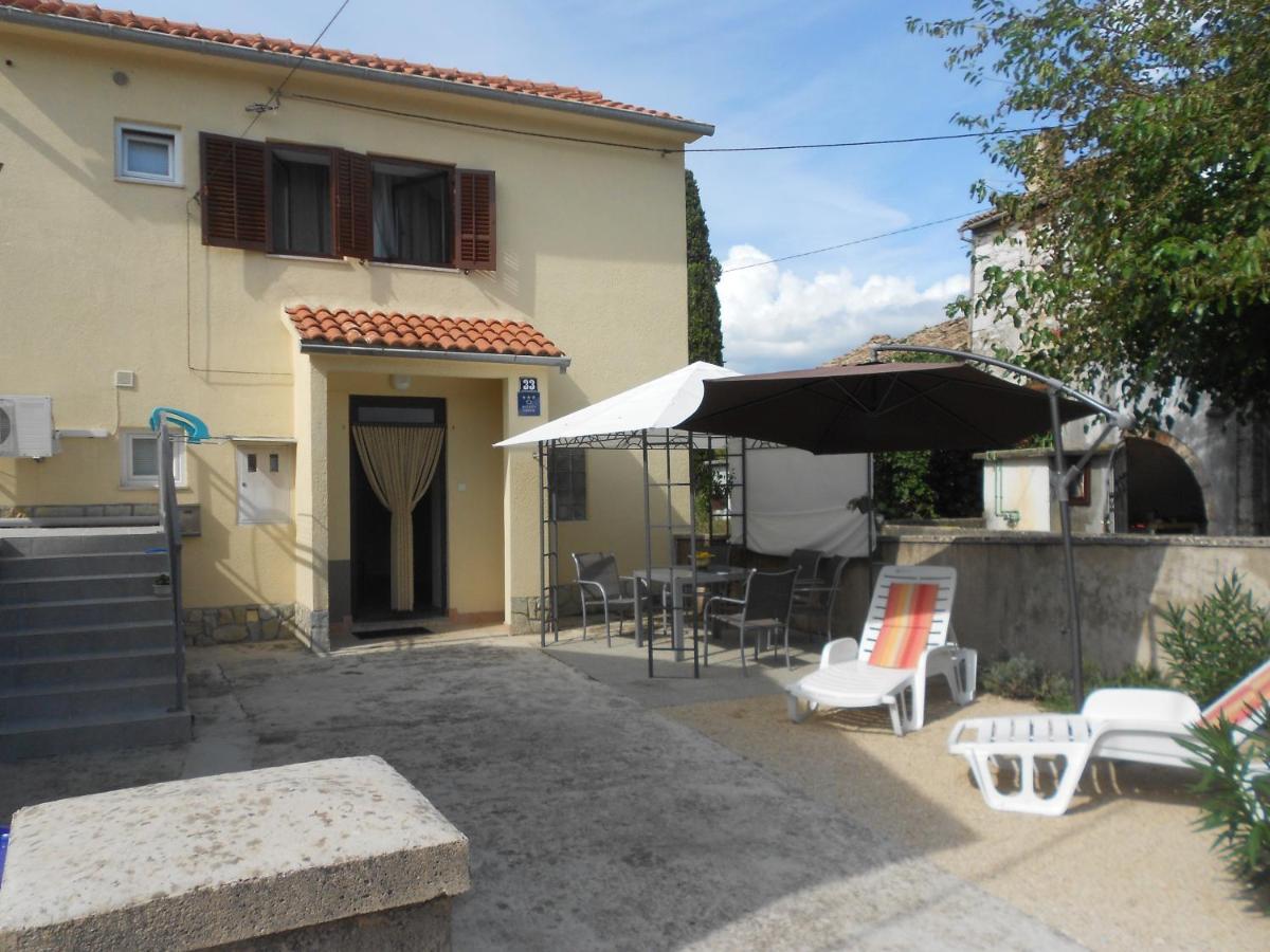 Holiday Home Mery By El-Pi Tours Malinska Exterior foto