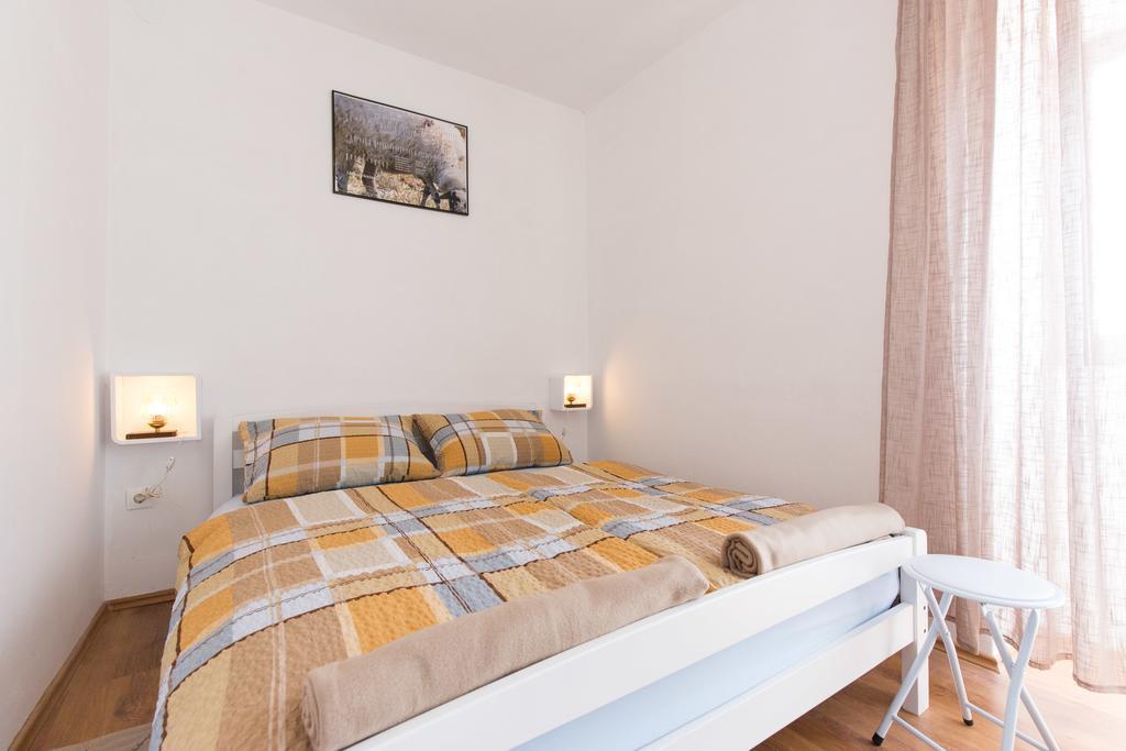 Holiday Home Mery By El-Pi Tours Malinska Exterior foto